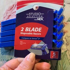 Studio Selection  Men’s  5 Pack Blue Disposable Razors